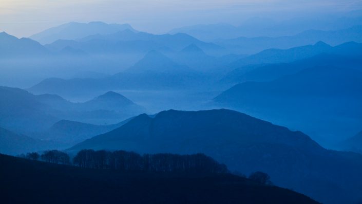 paisaje azul en asturias
