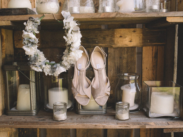 detalles boda en oviedo zapatos tocado novia
