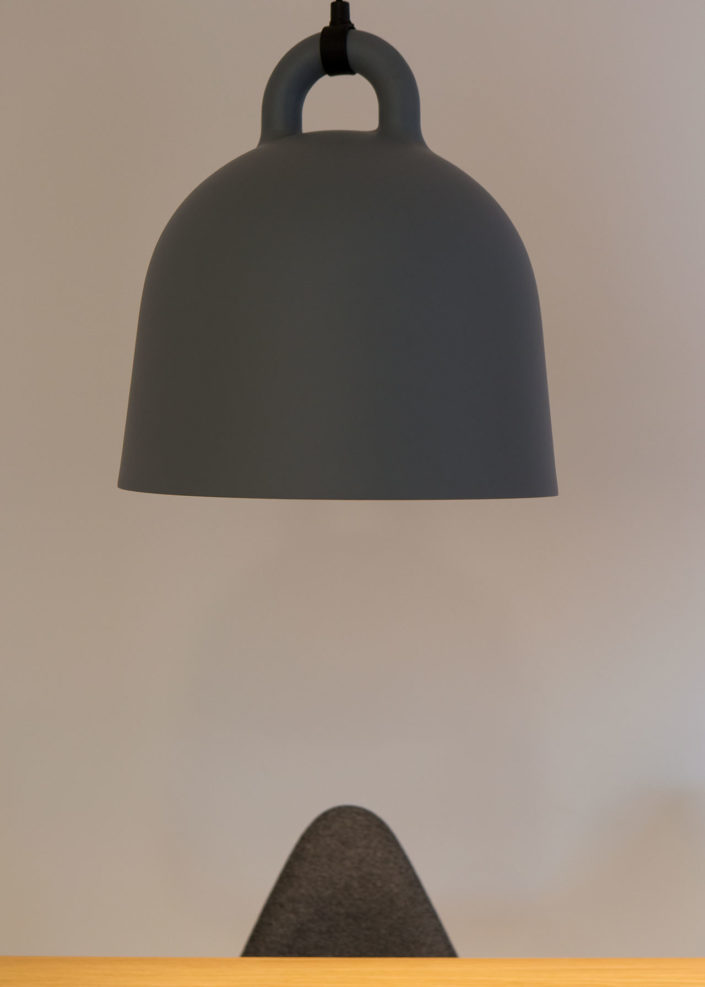 arquitectura de interior y diseño lampara y silla