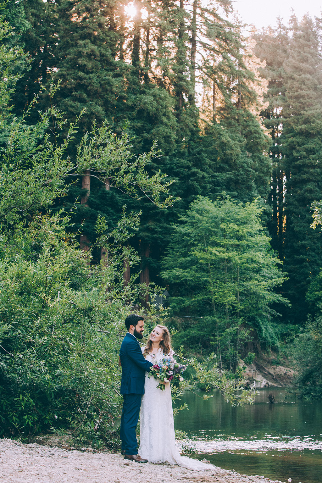 boda en un bosque de sequoias california